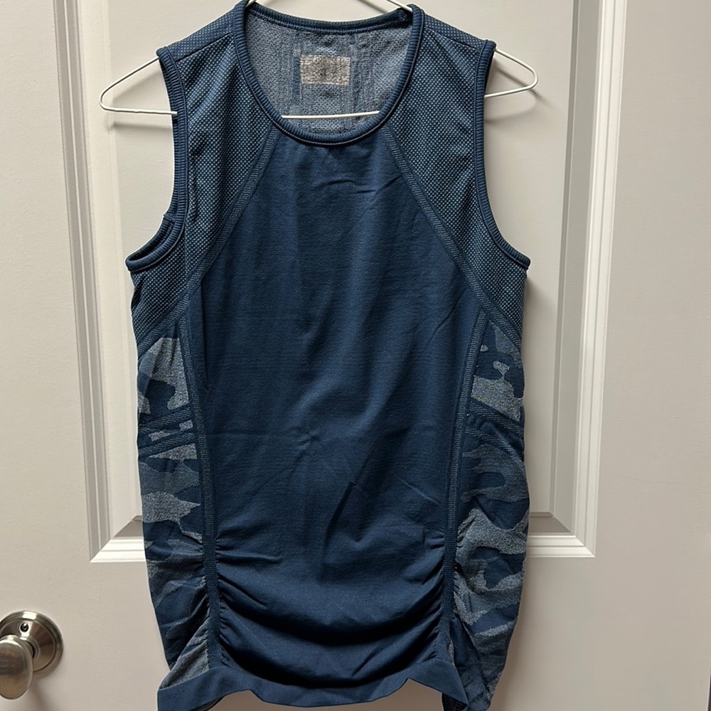 Athleta blue muscle work out tank size medium